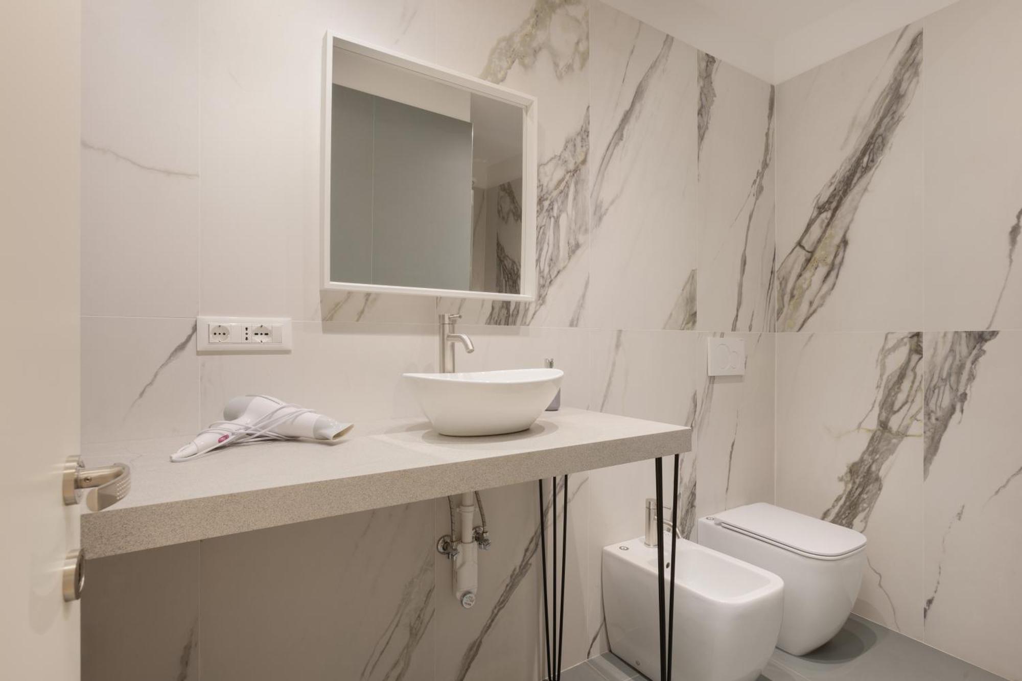 Snapstay Luxury Apartments In Centro A Trieste Luaran gambar