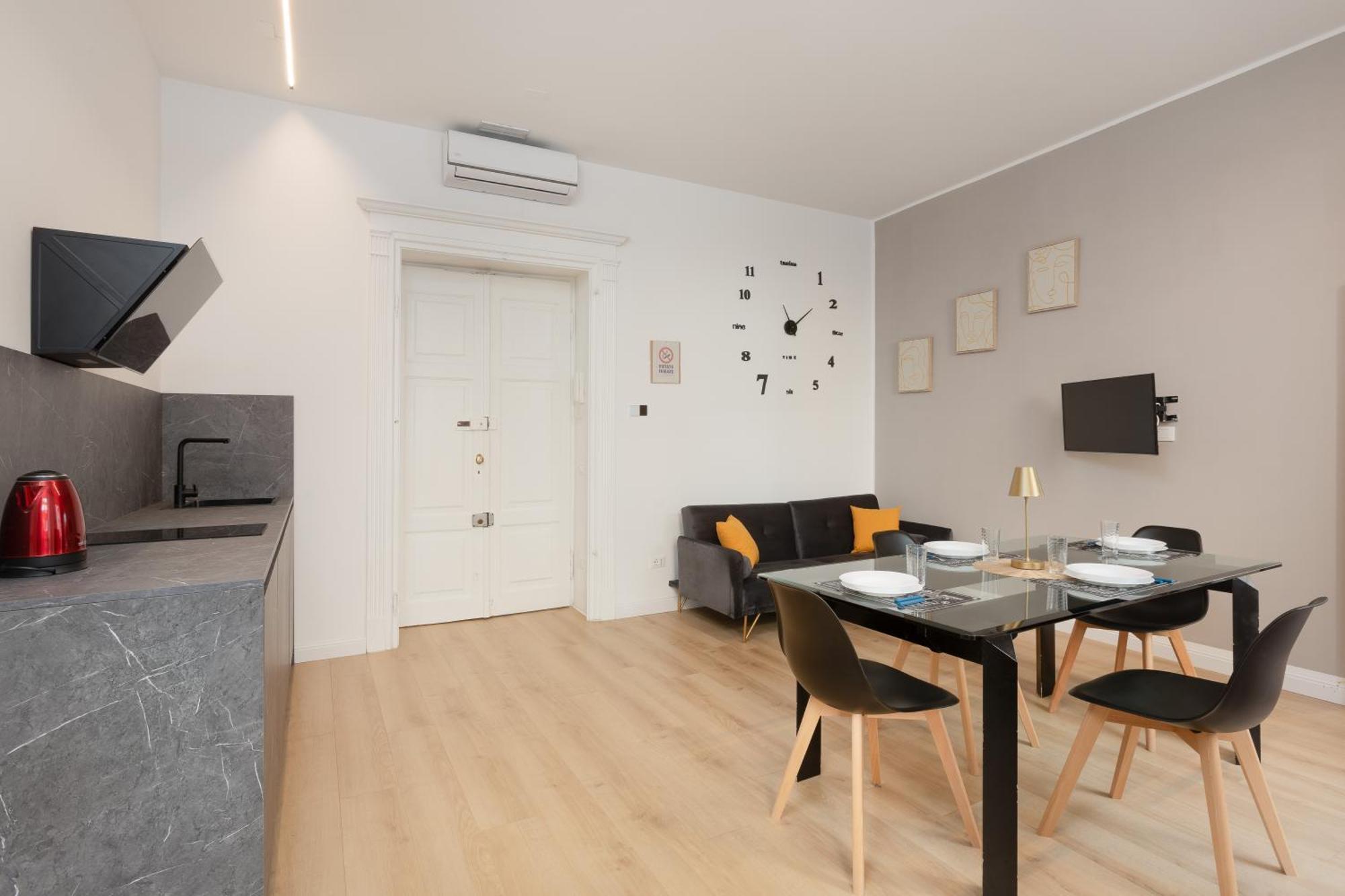 Snapstay Luxury Apartments In Centro A Trieste Luaran gambar