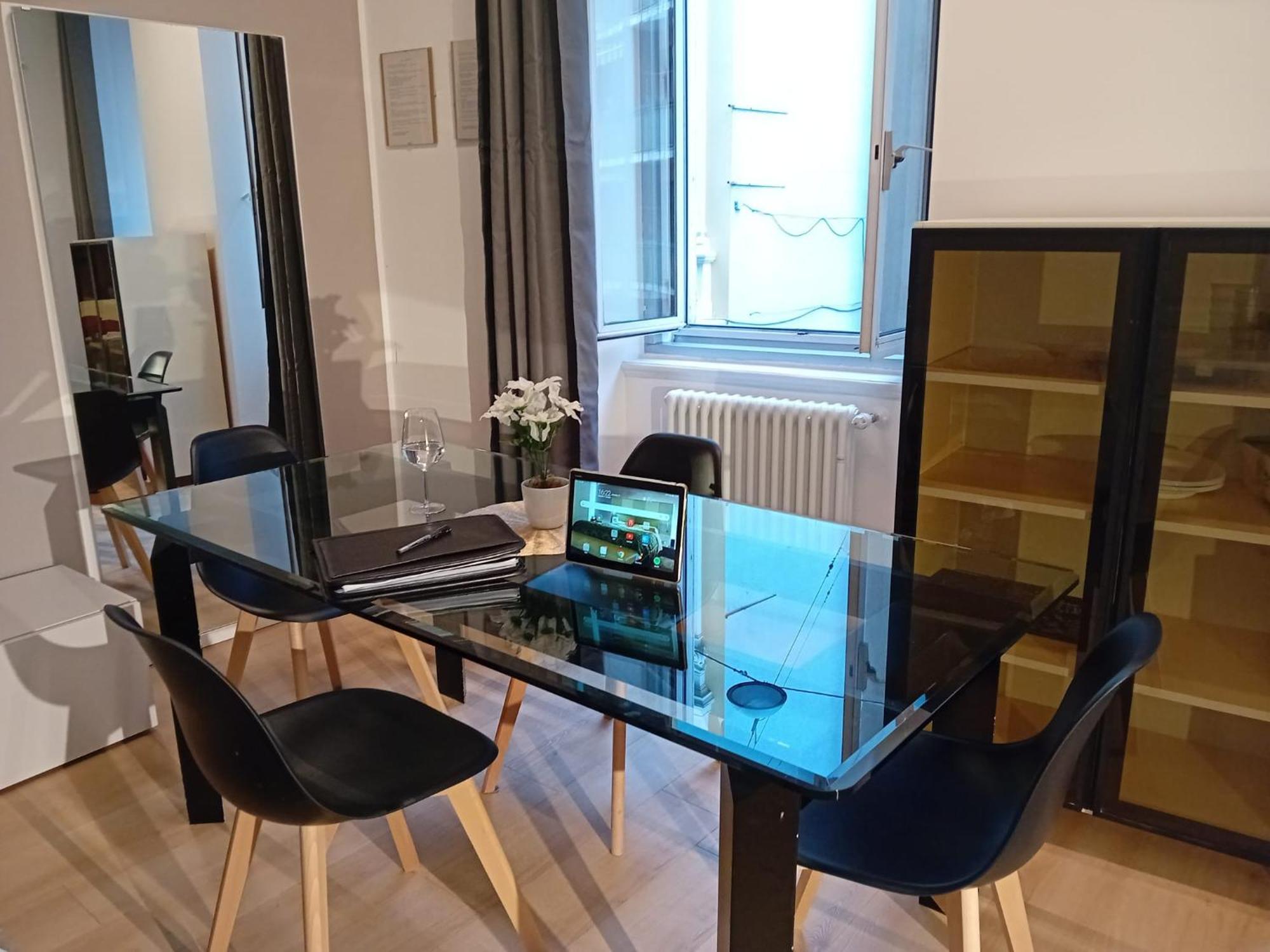 Snapstay Luxury Apartments In Centro A Trieste Luaran gambar